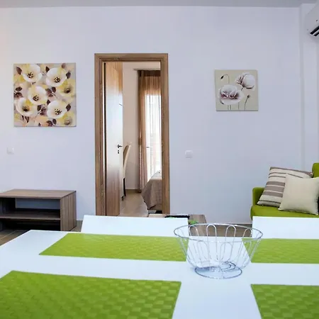 Apartment Gardens Exclusive - Rho011006-dya